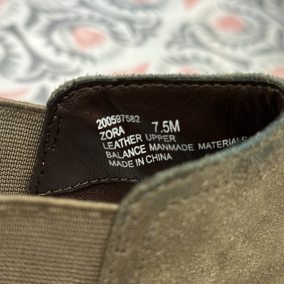 🔅‼️Kelly & Katie Sued Ankle Boots size 7.5 W - Picture 2 of 15